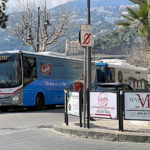 Studenti da Tramonti in ritardo a scuola causa orari bus, Sita anticipa partenza del pullman dal 17 gennaio<br />&copy; Massimiliano D'Uva