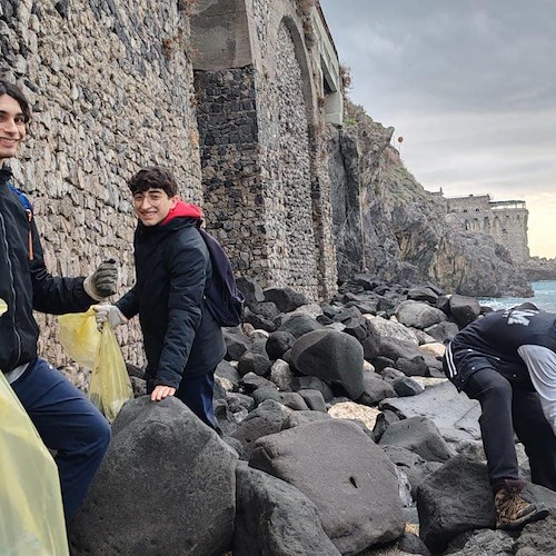 Successo ecologico sulla spiaggia di Maiori con The Greeners e l'Associazione Acarbio Costiera Amalfitana<br />&copy; Comune di Maiori