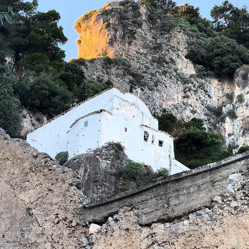 Santuario Santa Maria del Bando, osservato dalle scale<br />&copy; Massimiliano D'Uva