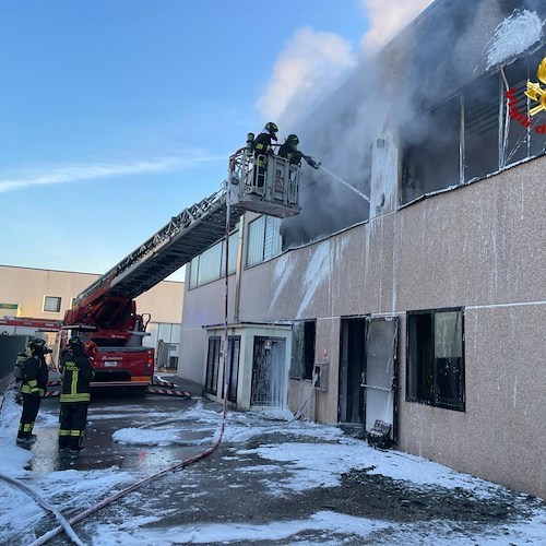 Incendio dello stabilimento Dino Baffetti in provincia di Ancona