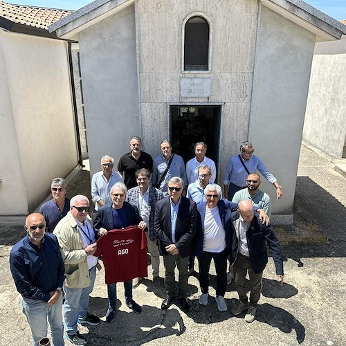 x compagni di squadra visitano Di Bartolomei al cimitero di Castellabate<br />&copy; Comune di Castellabate