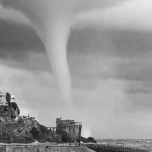 Tromba Marina alla Torre Normanna Bianco e Nero<br />&copy; Giancarlo Barela