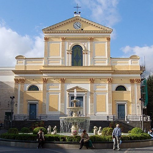 Piazza Duomo (a sinistra il Largo antistante il Palazzo Vescovile)