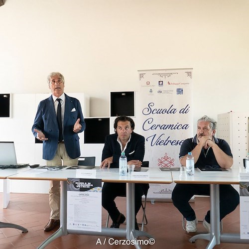 Presentato ieri a Firenze il catalogo Scuola di ceramica vietrese con i lavori dei suoi allievi<br />&copy; A/Cerzosimo