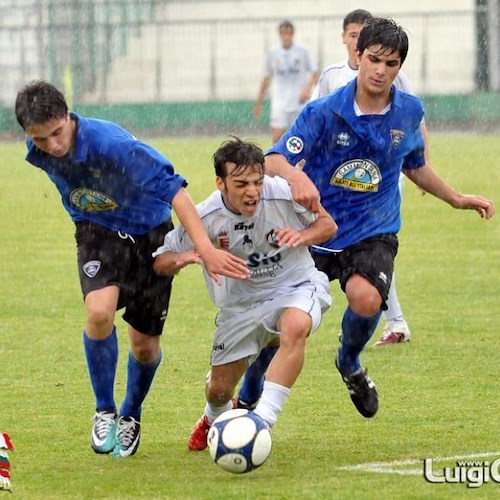 Una fase del match disputato sotto una pioggia battente