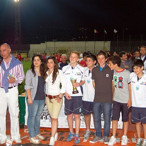 Il Trofeo Vincenzo Pellegrino consegnato da Antonio Di Giovanni