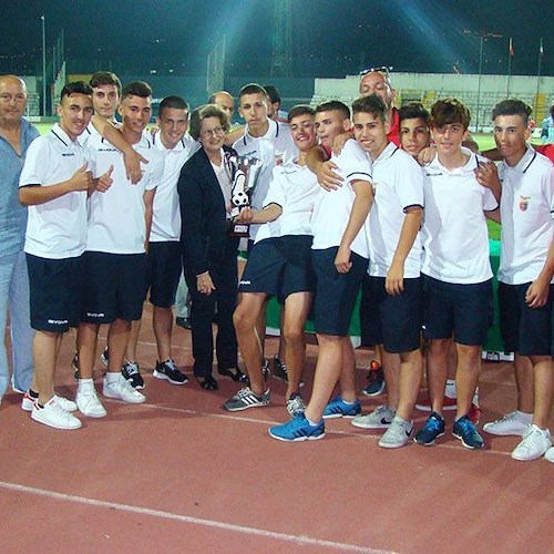 La premiazione della Casertana, prima nei Giovanissimi