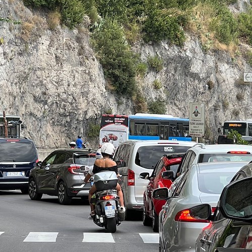 Traffico in Costiera Amalfitana<br />&copy; Massimiliano D'Uva